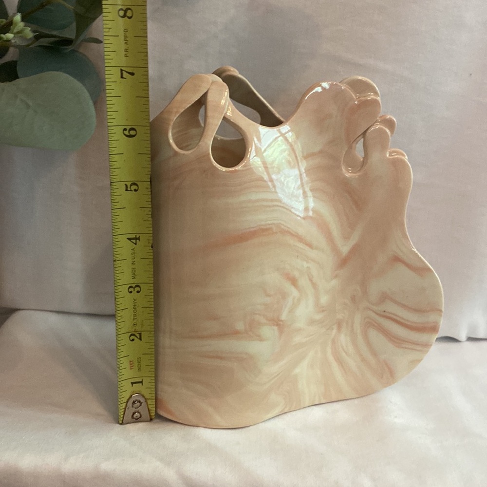 Carolyn Leung pottery pink white marble 7x7 (approx) flower vase/sculpture - Picture 10 of 16